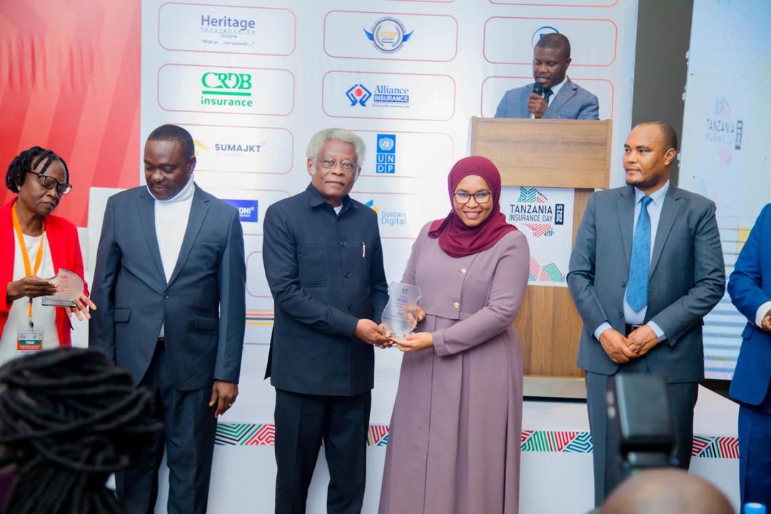 BUMACO YAPATA TUZO YA HESHIMA KWENYE INSURANCE DAY 2025.